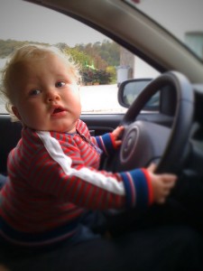 baby-driving-an-en-alain